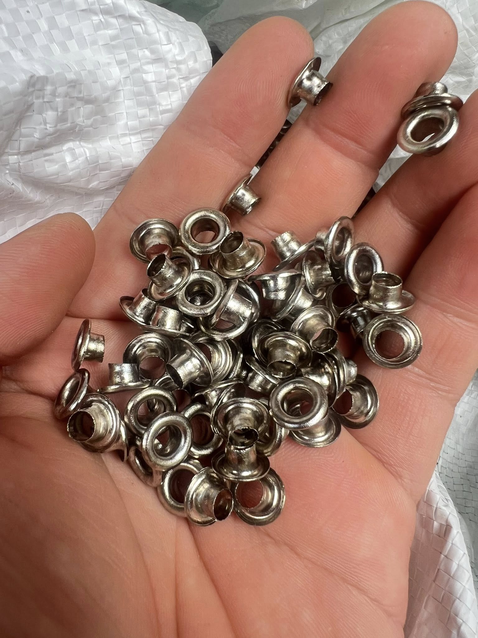 Khoen ore mắt cáo 4mm