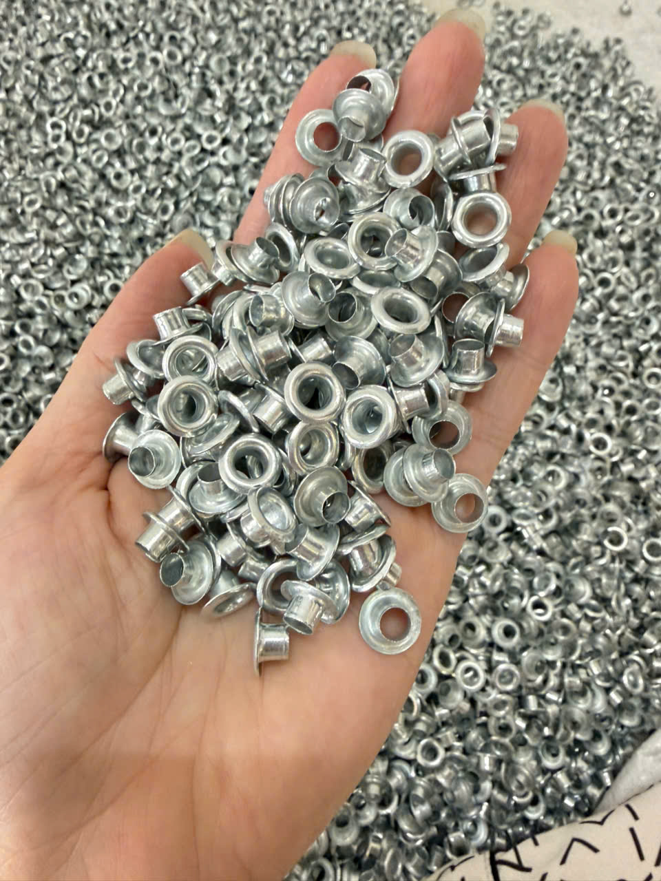 Khoen ore mắt cáo 4mm kẽm